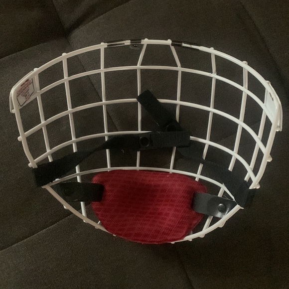 CCM face mask - Picture 2 of 12